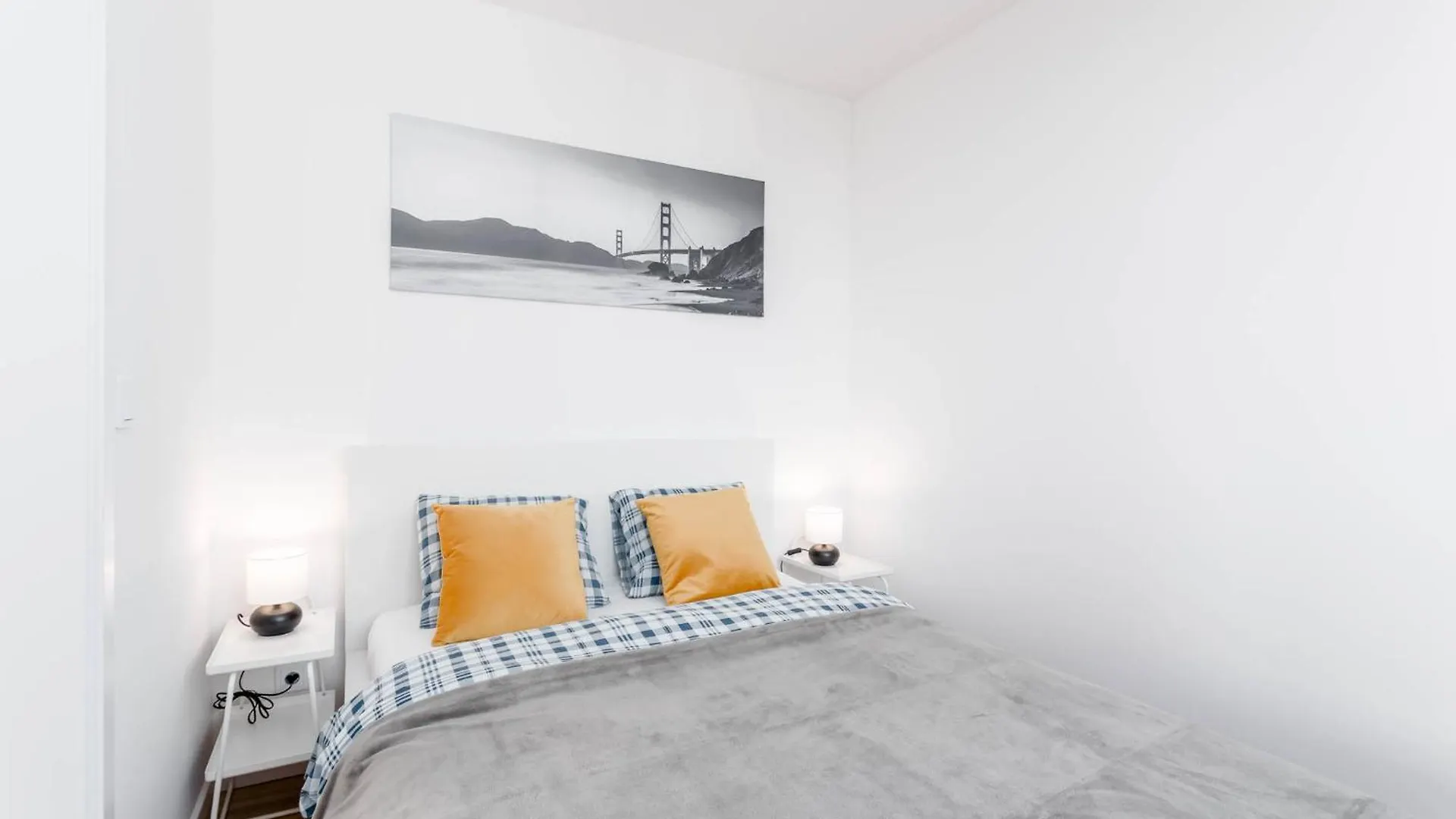 Enjoy! Srodmiescie Nowogrodzka Apartment Warsaw 0*,  Poland
